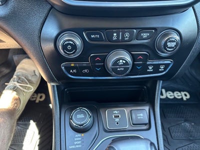 2022 Jeep Cherokee Latitude Lux