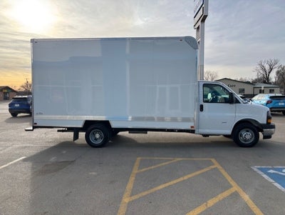 2025 Chevrolet Express Cutaway 3500 1WT