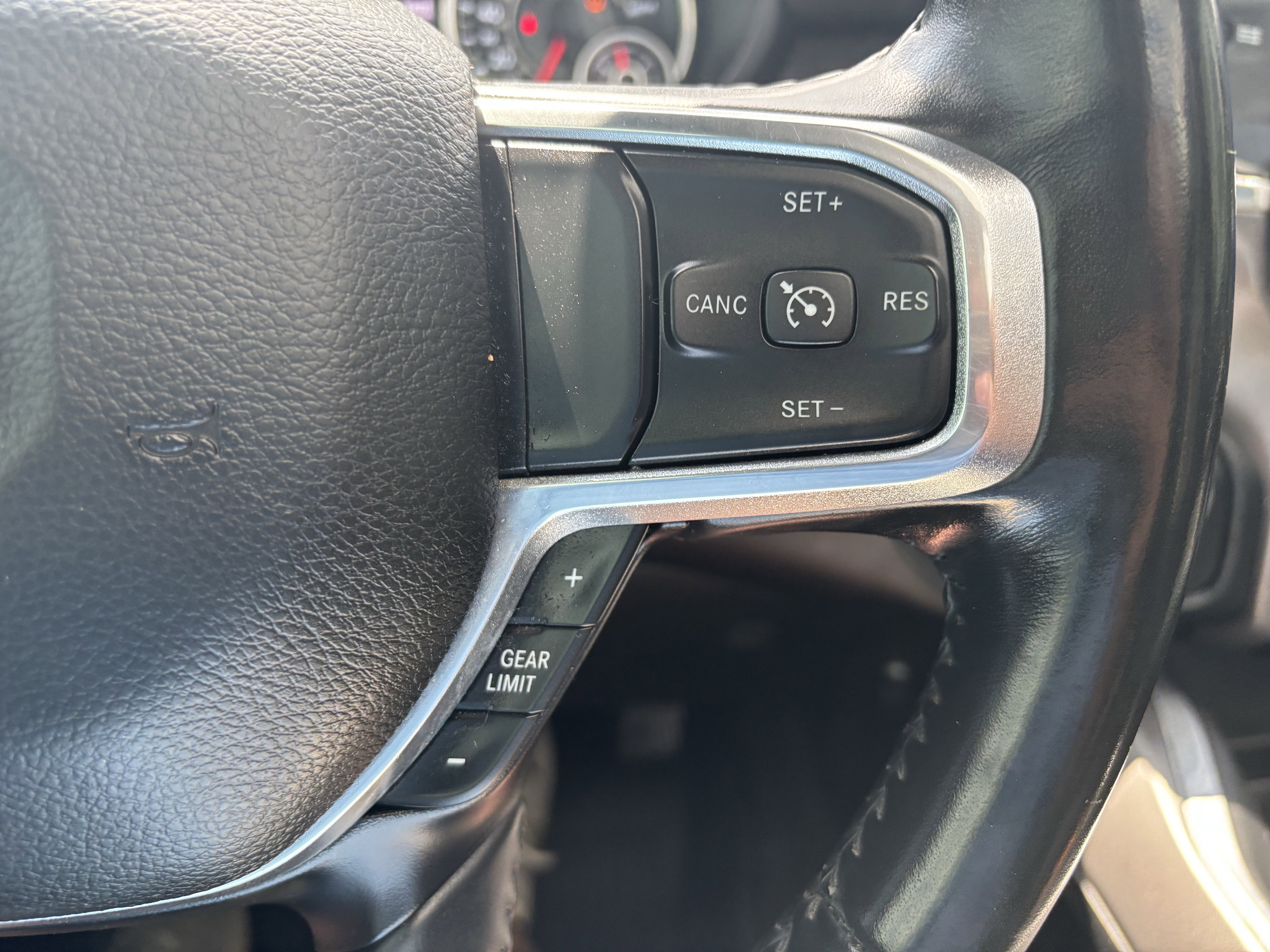 2021 RAM 1500 Laramie Crew Cab 4x4 5'7' Box