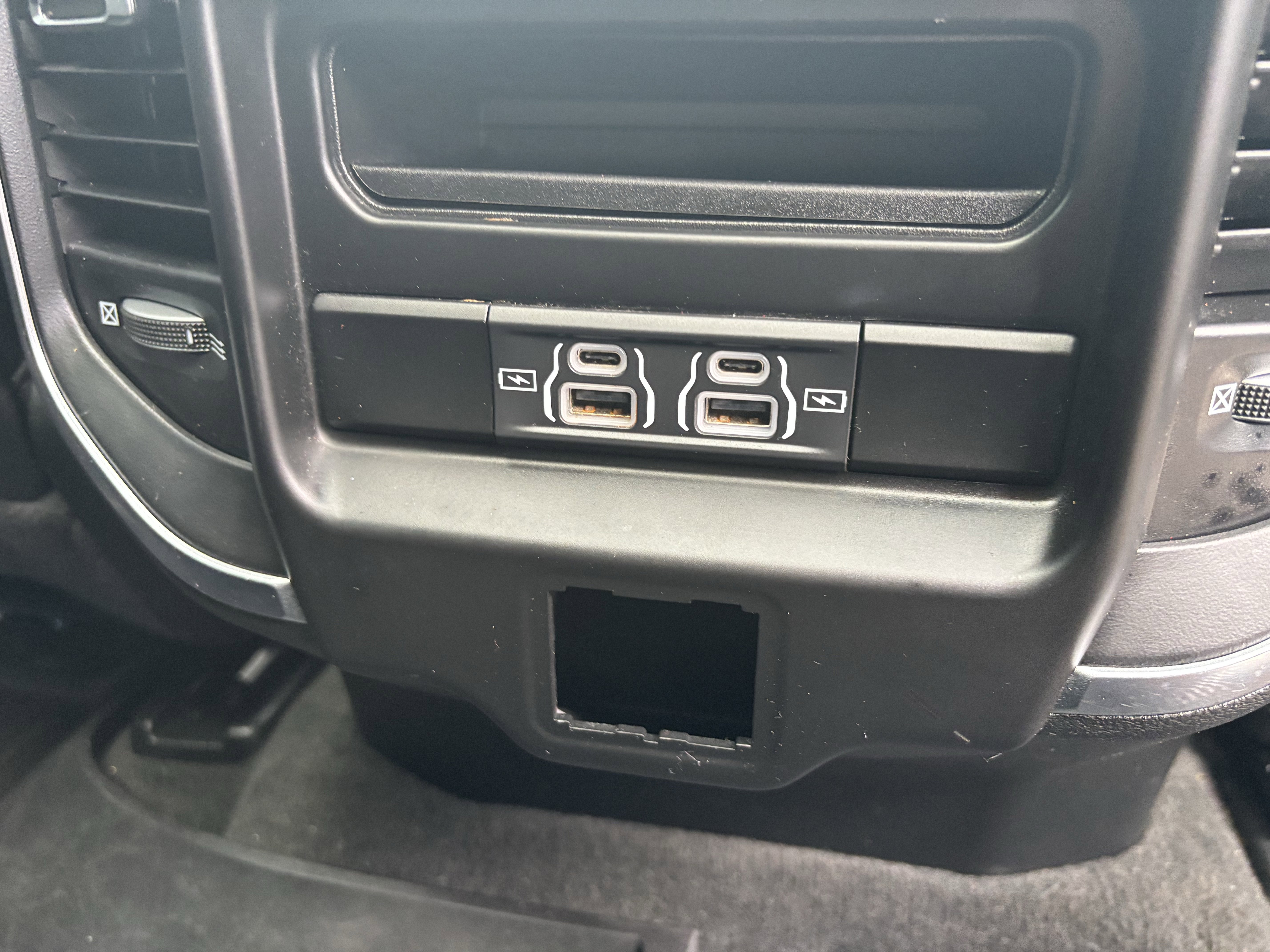 2021 RAM 1500 Laramie Crew Cab 4x4 5'7' Box