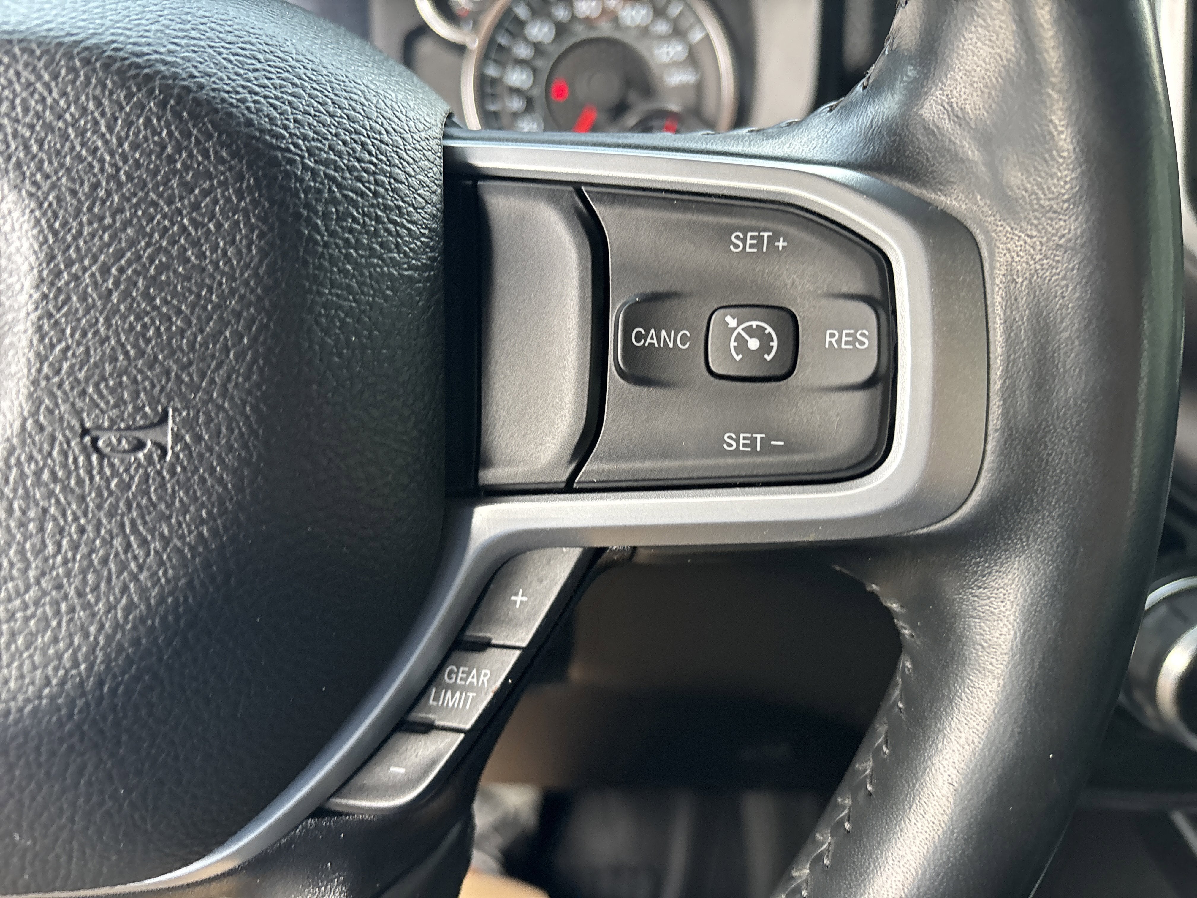 2023 RAM 1500 Big Horn Crew Cab 4x4 6'4' Box