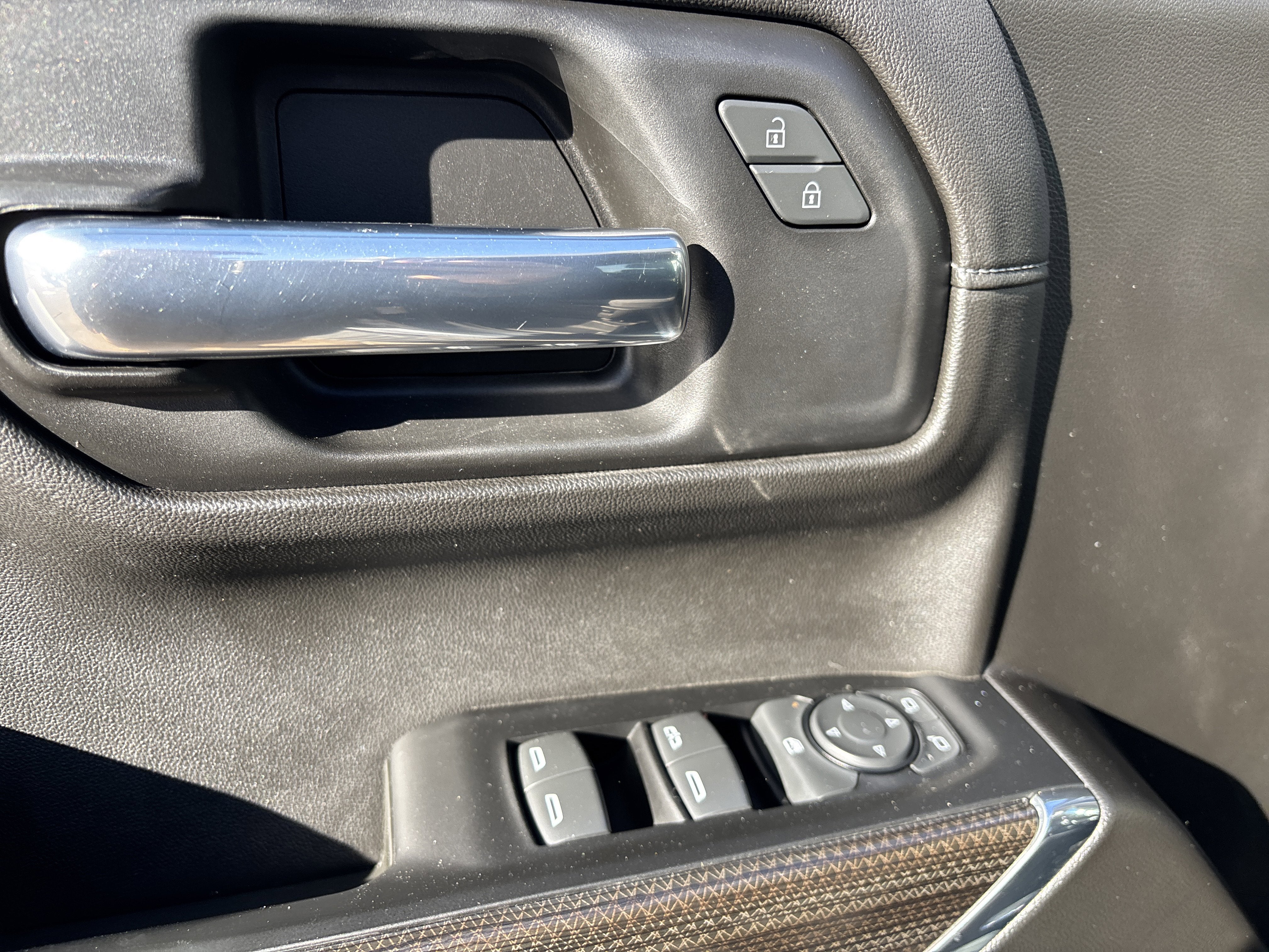 2022 Chevrolet Silverado 1500 LTD 4WD Crew Cab Short Bed LT