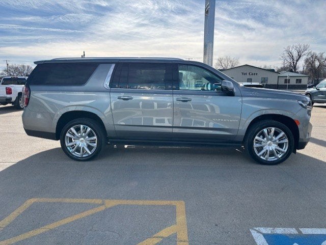 2023 Chevrolet Suburban 4WD High Country