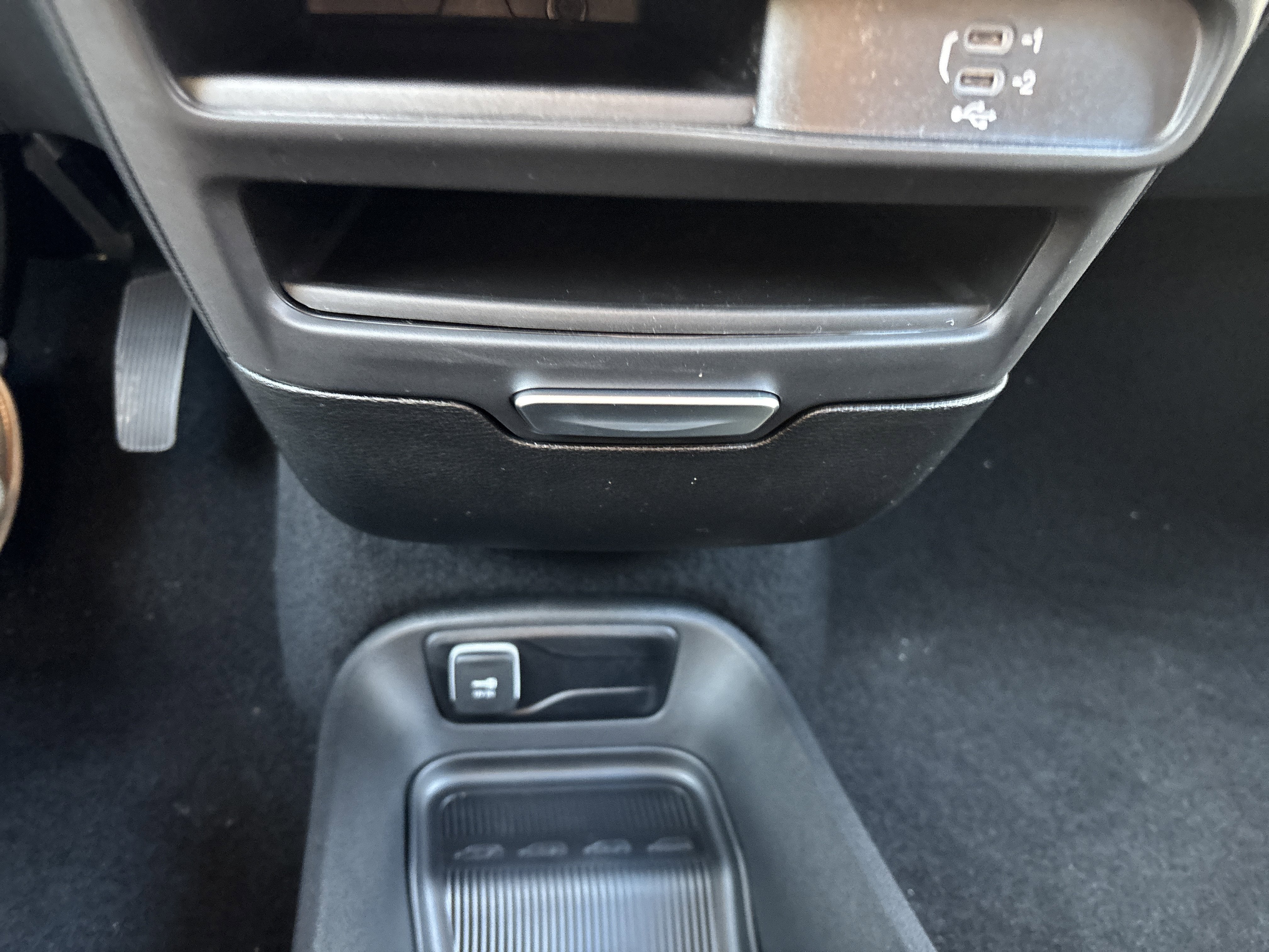 2026 Chrysler Voyager VOYAGER LX