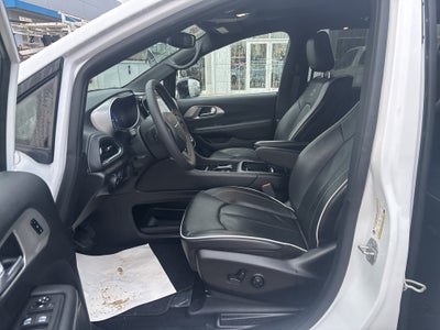 2024 Chrysler Pacifica Limited AWD