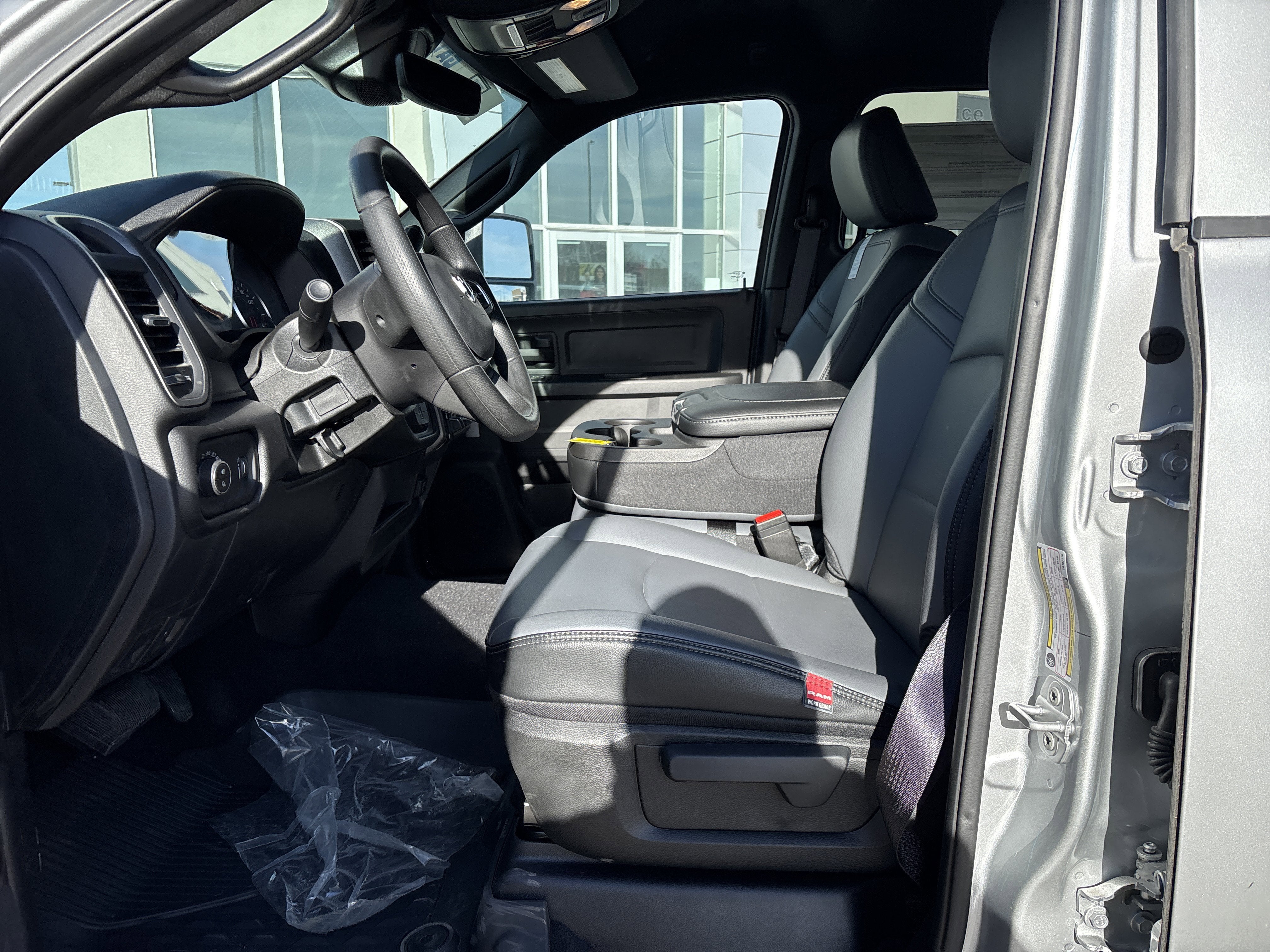 2026 RAM Ram 3500 RAM 3500 TRADESMAN CREW CAB 4X4 6'4' BOX