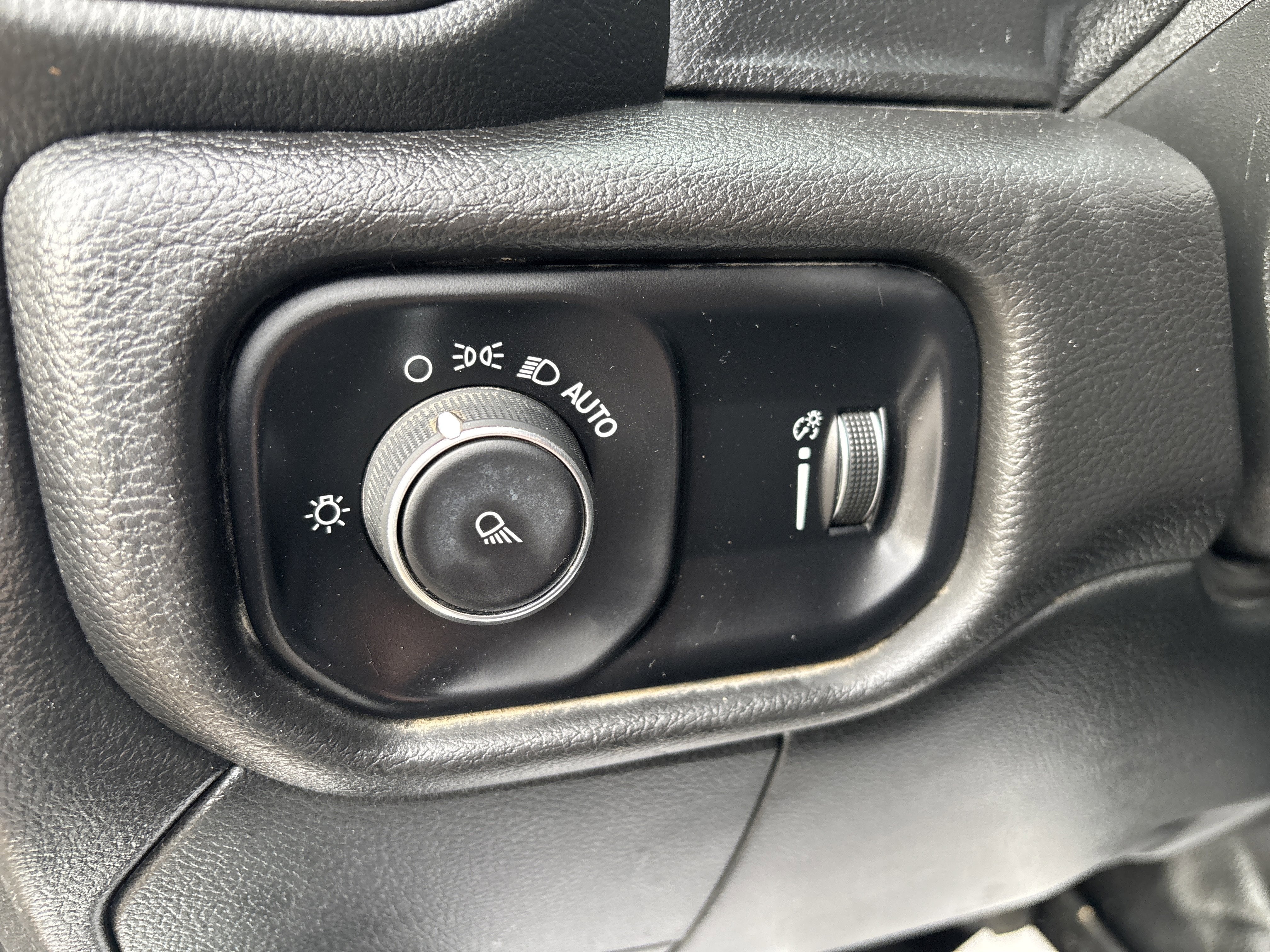 2022 RAM 3500 Tradesman Crew Cab 4x4 8' Box