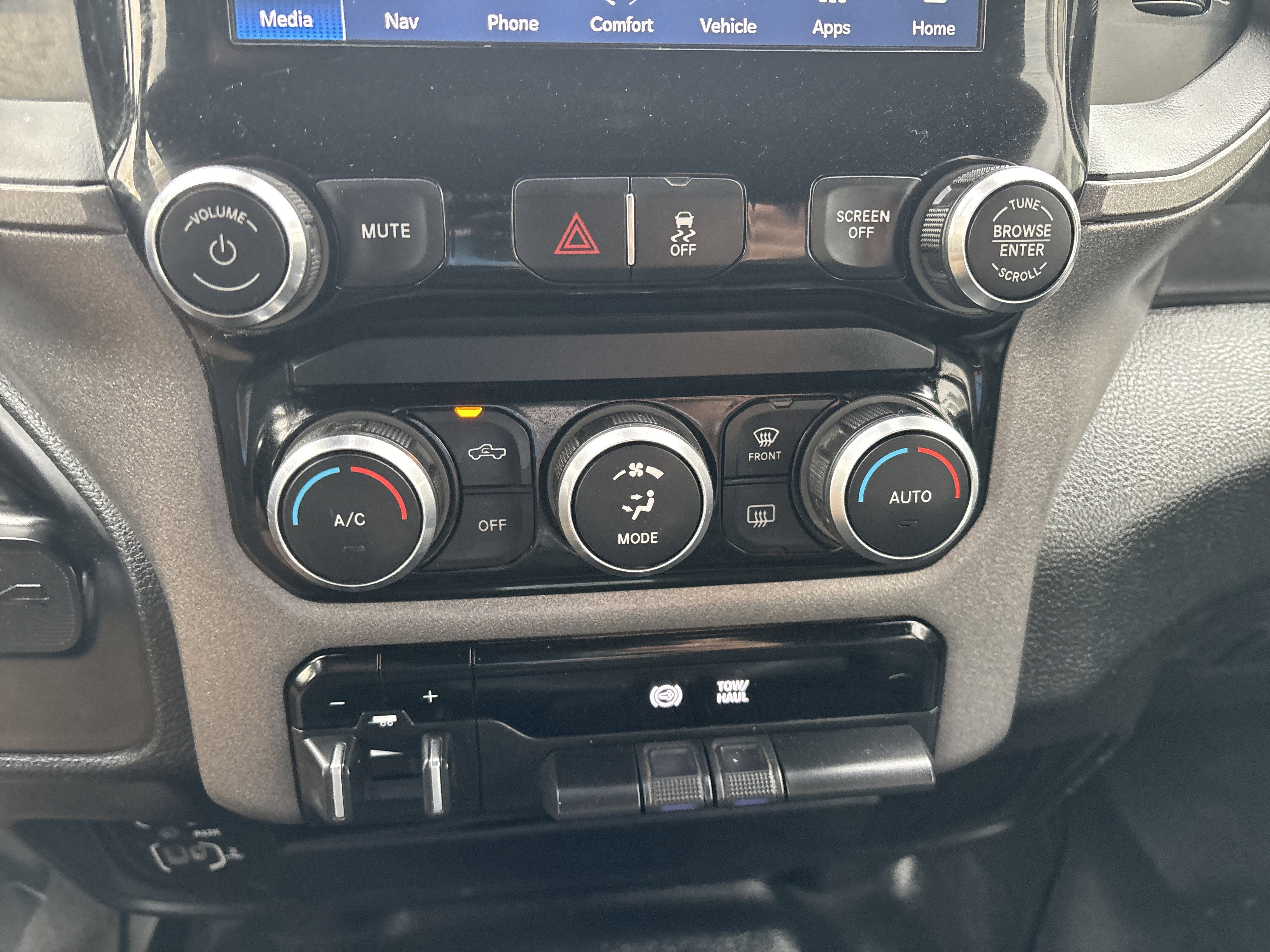 2022 RAM 3500 Tradesman Crew Cab 4x4 8' Box