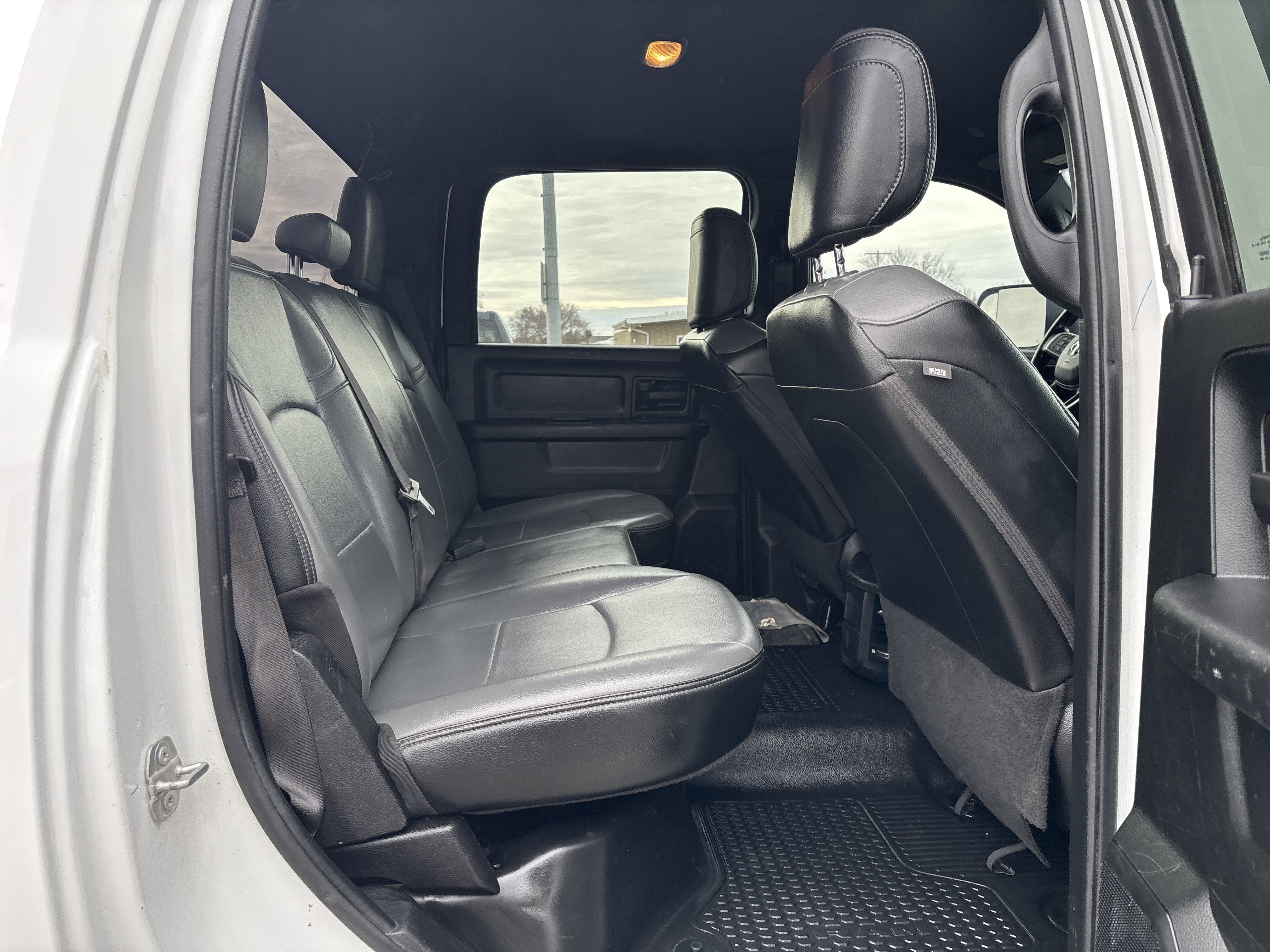 2022 RAM 3500 Tradesman Crew Cab 4x4 8' Box