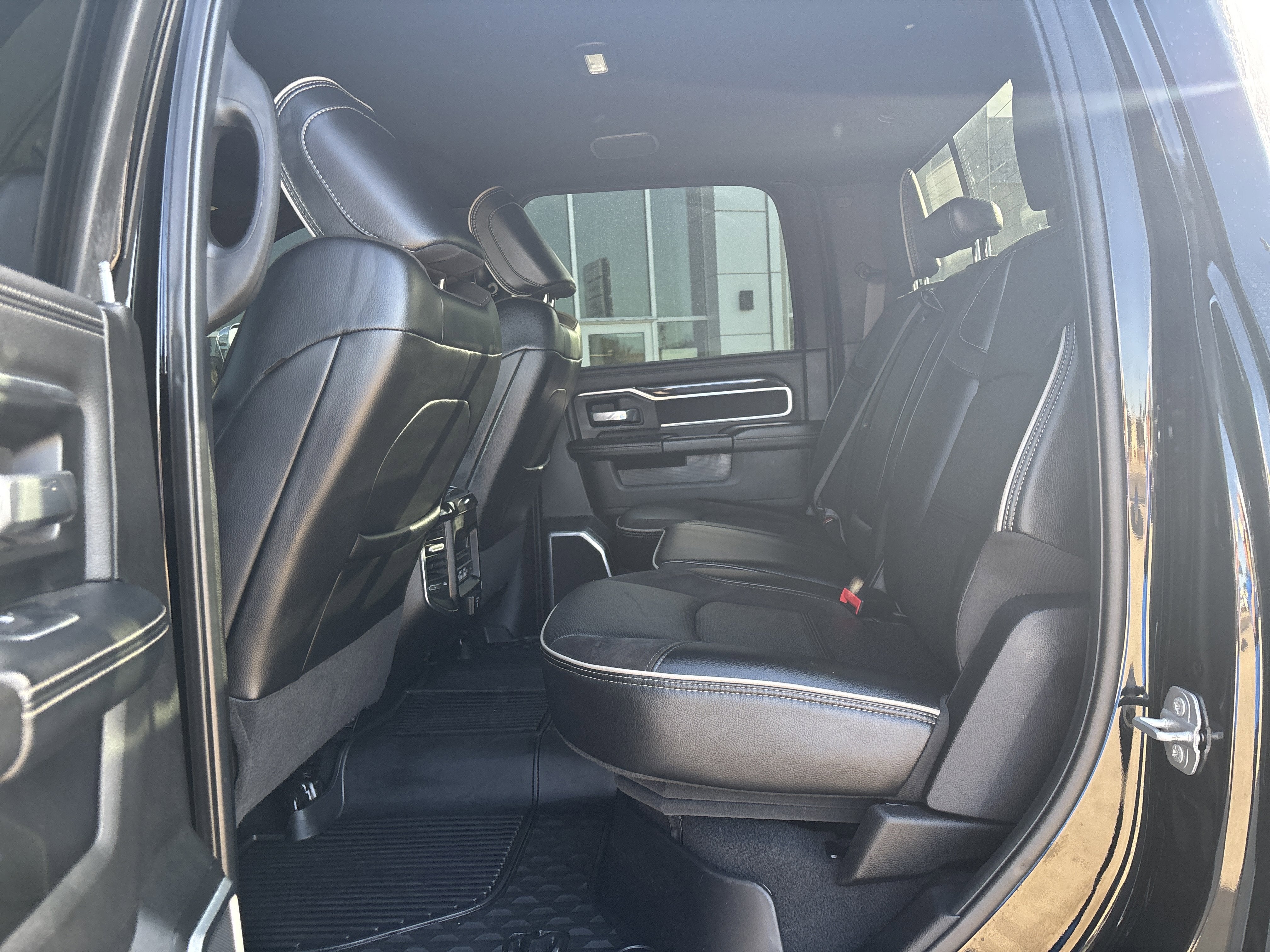 2022 RAM 2500 Laramie Crew Cab 4x4 6'4' Box
