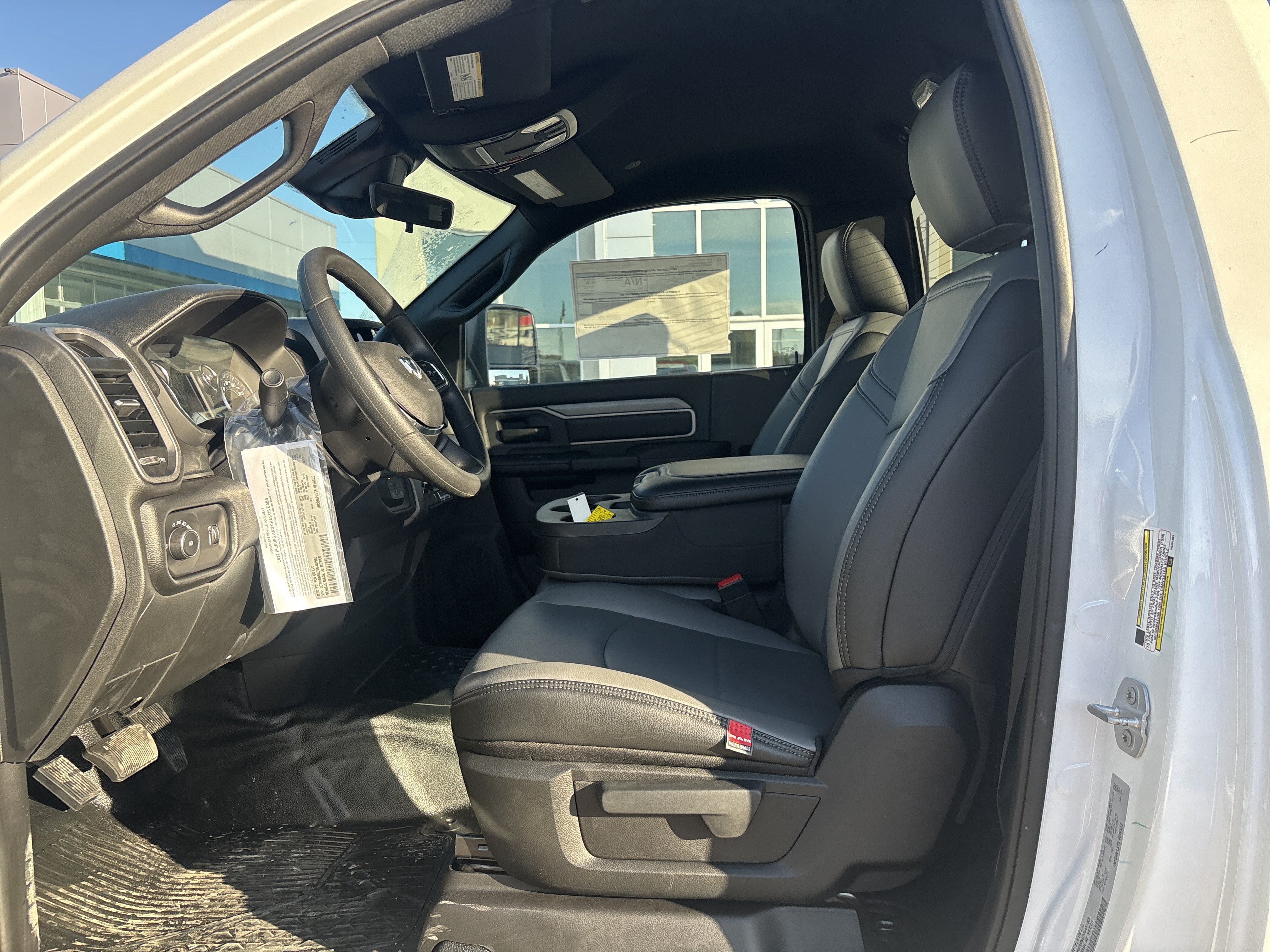 2027 RAM Ram 5500 Chassis Cab RAM 5500 TRADESMAN CHASSIS REGULAR CAB 4X4 84' CA