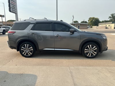2022 Nissan Pathfinder Platinum 4WD