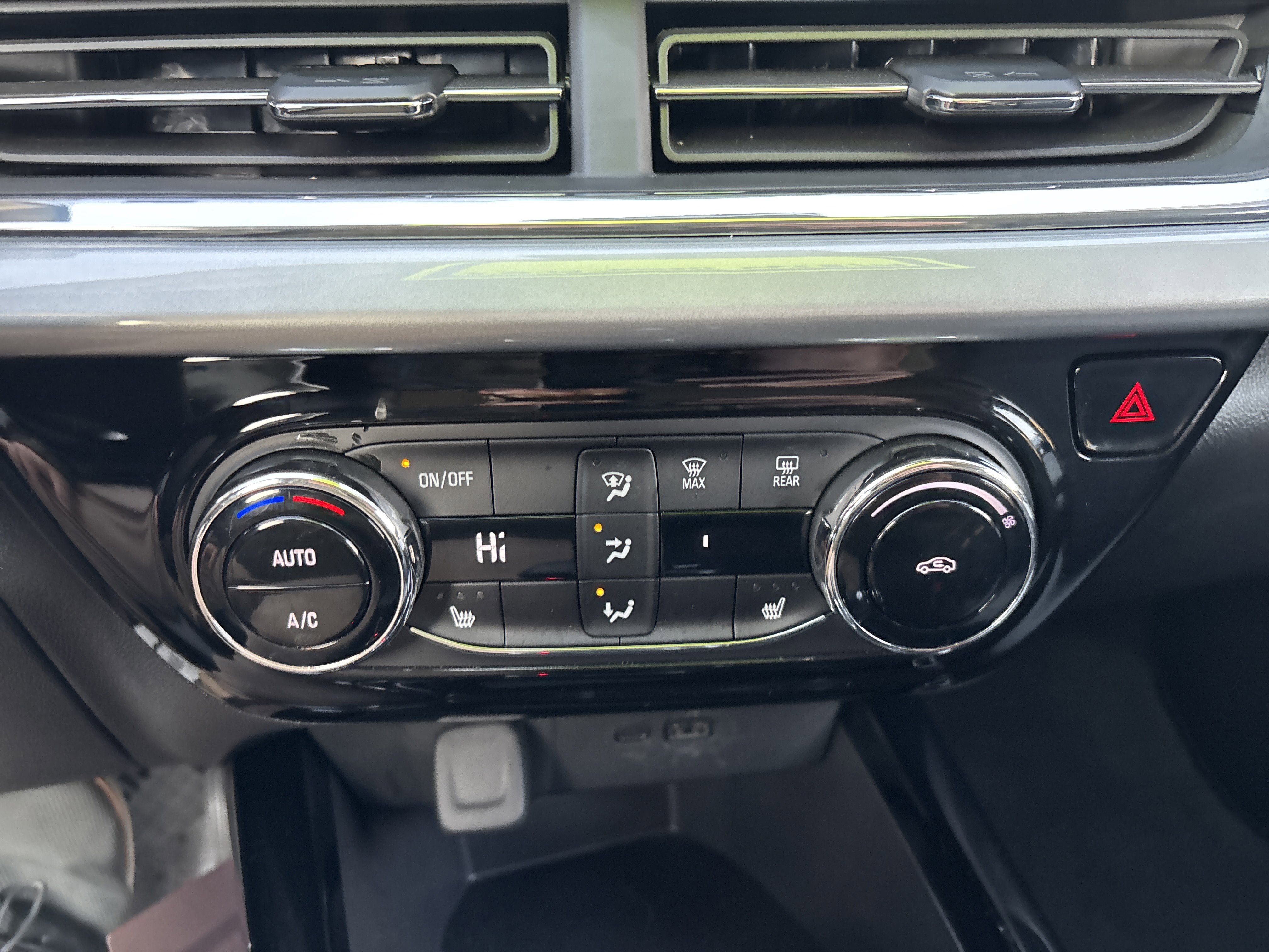 2025 Chevrolet Trax FWD LT